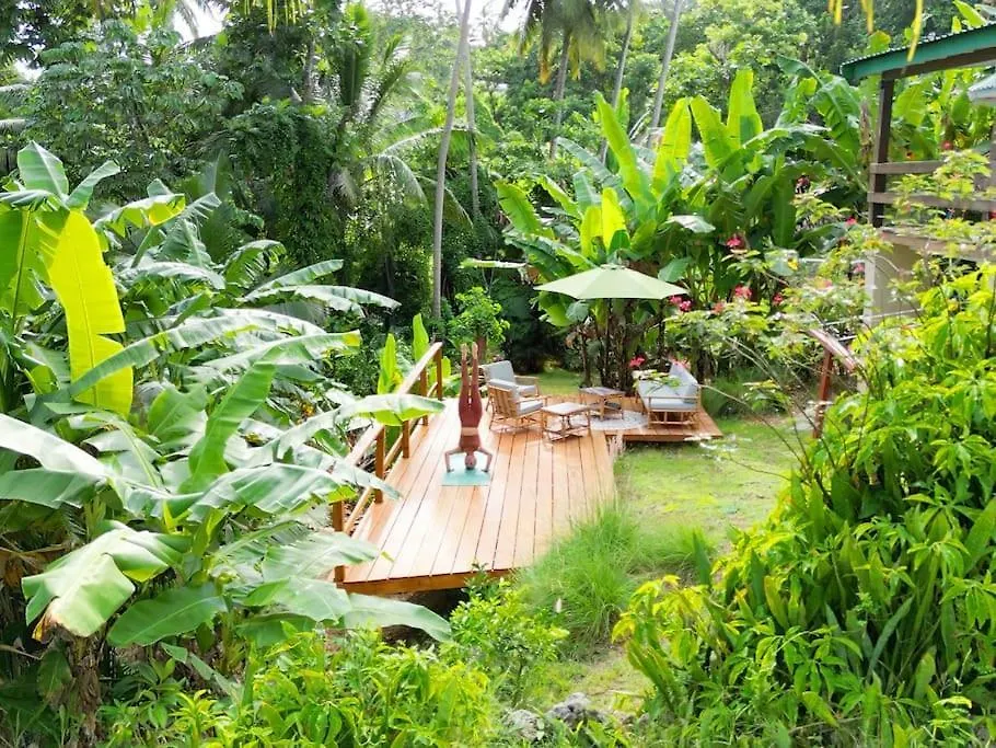 Feriehus Little Diamond, Wooden Jungle House. Bathsheba. Villa Saint Joseph