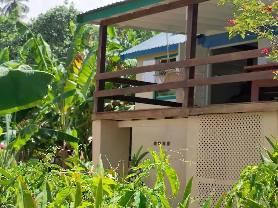 Feriehus Little Diamond, Wooden Jungle House. Bathsheba. Villa Saint Joseph